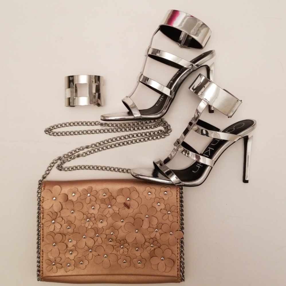 SOLD! 👜Chelsea28 Crossbody